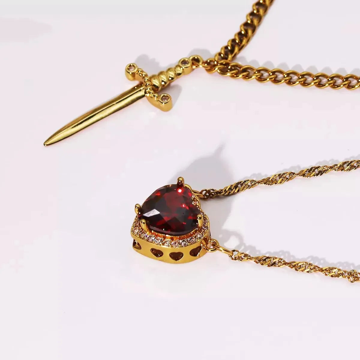 Conjunto 2 Collares Espada & Corazón Para Pareja + 💌 Tarjeta Romántica de Regalo GRATÍS